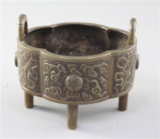 A Chinese quatrelobed bronze censer, Xuande mark, 18th/19th century, width 12.3cm, two legs replaced